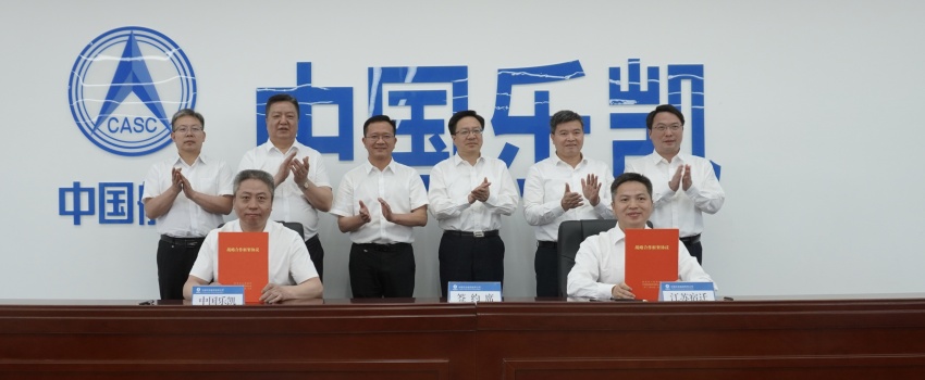 中國樂凱與宿遷市簽訂合作協(xié)議 侯景濱、李東會見宿遷市委書記陳忠偉并共同見證簽約