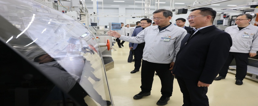 侯景濱到保定卷煙廠走訪交流